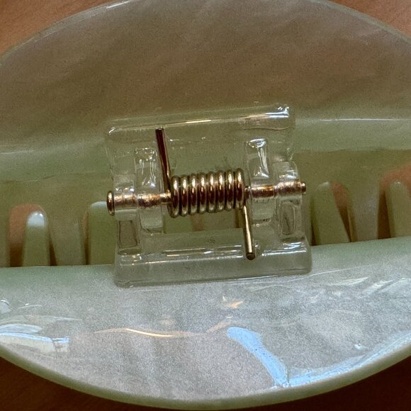 FRASIER STERLING Tomatoes on Vine Hair Claw Clip - Pearlescent Green - Picture 5 of 11